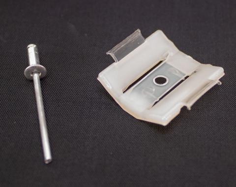 AMD Side Molding Clip w/ Rivet, 67-68 F100 F250 298-4567-5