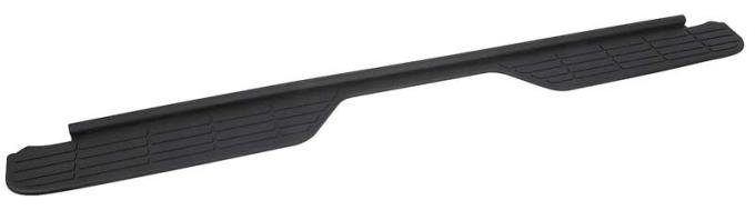 OER 1988-00 Chevrolet, GMC C/K GMT400 Fleetside Pickup, 1992-94 Blazer, 1992-00 Tahoe, Yukon, 1992-99 GMT400 Suburban, Rear Bumper Step Pad, One Piece Pad T70427